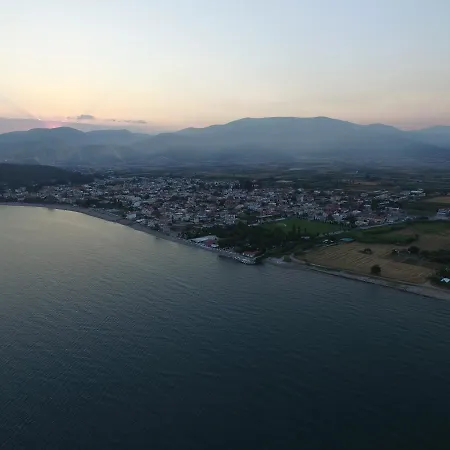 Отель Paralia Неа-Карвали