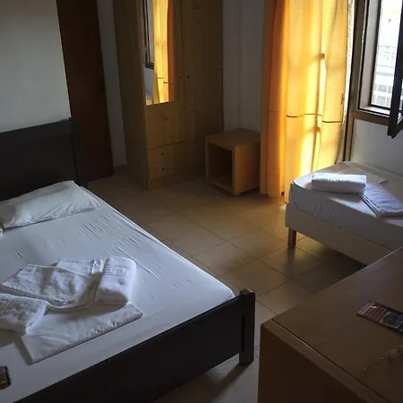 Paralia Hotel *