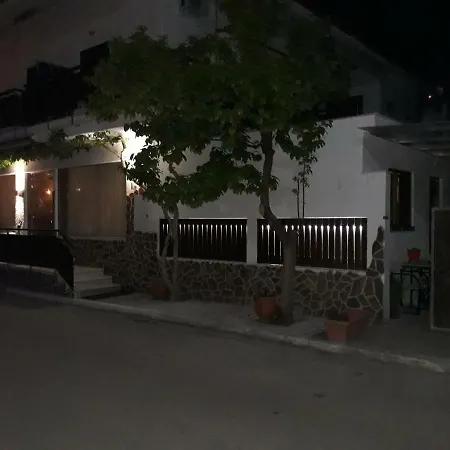 Paralia فندق