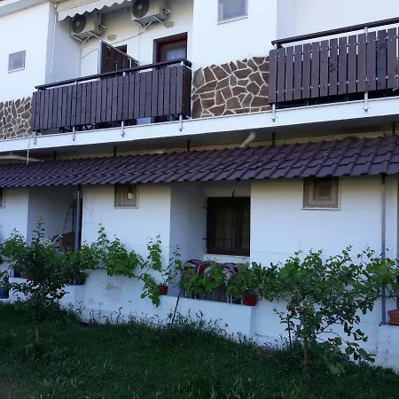 Paralia Hotel *