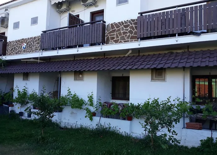 Paralia Hotel *